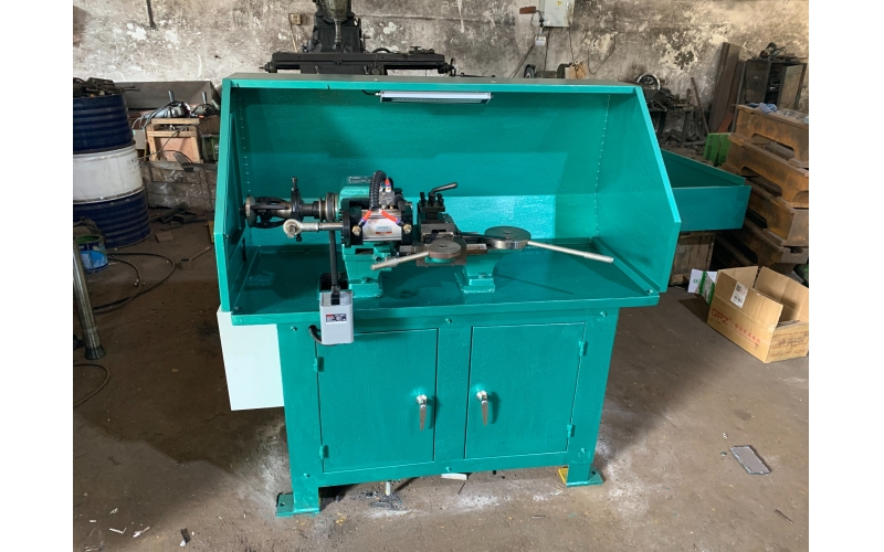 620儀表車床，帶氣動夾緊裝置，可以減輕工人勞動強度