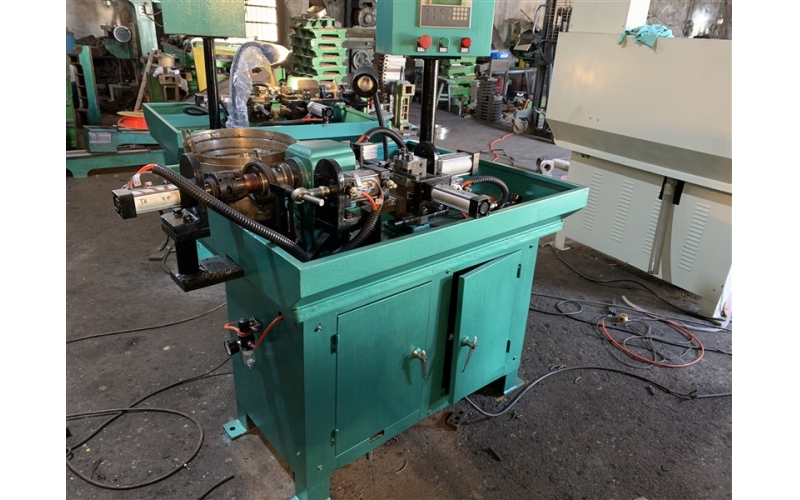 如何選擇適合自己生產(chǎn)需求的自動儀表車床？